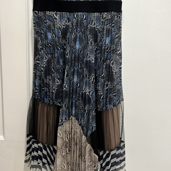 The Unique Dress From BCbG MAXAZRIA - Picture 5 of 5